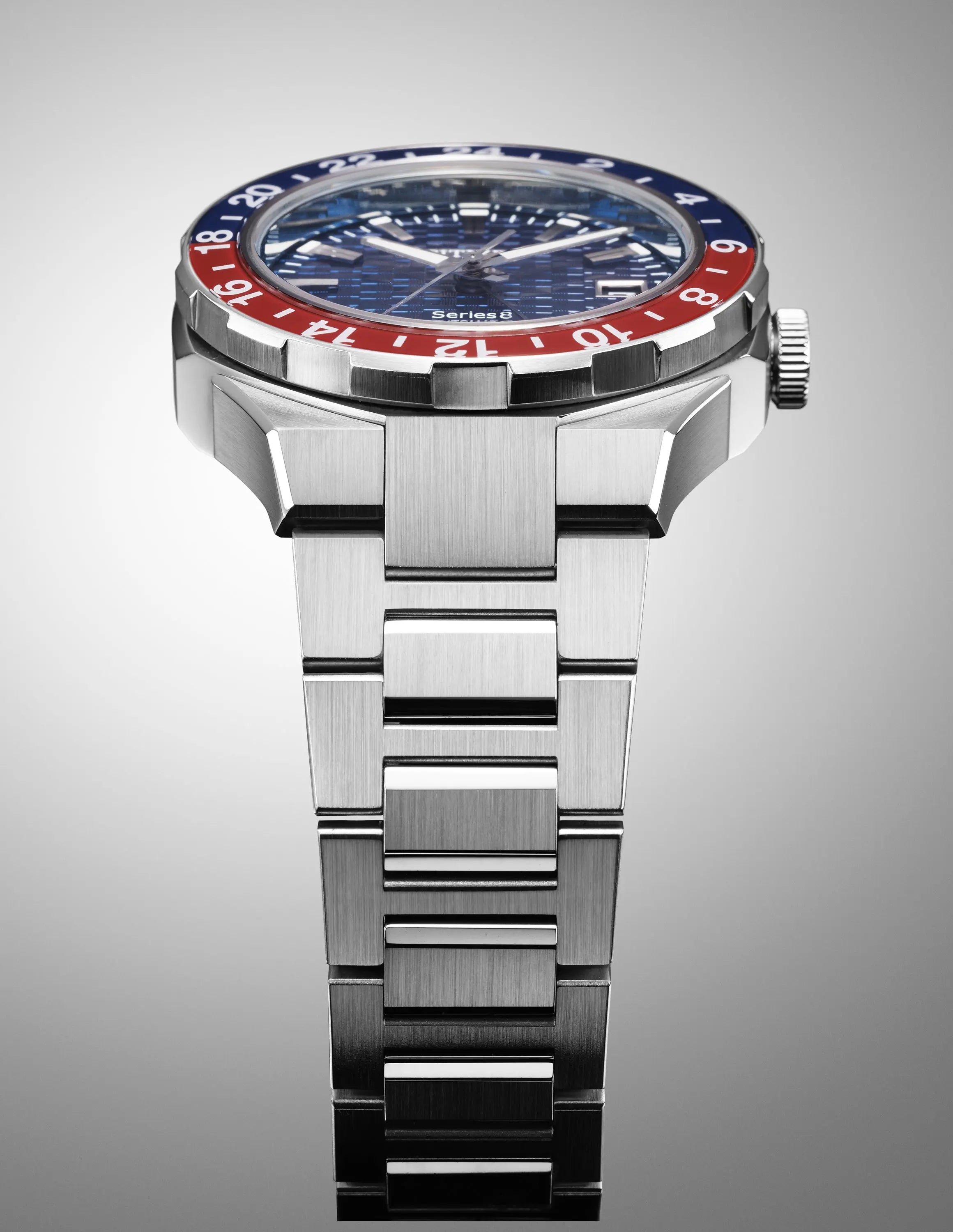 Montre Citizen Série 8 GMT Pepsi Instant-Montre