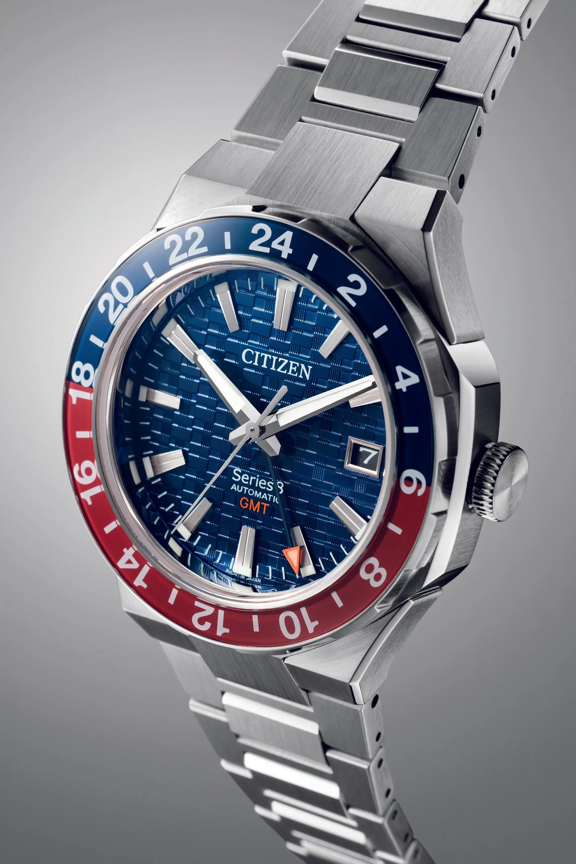 Montre Citizen Série 8 GMT Pepsi Instant-Montre