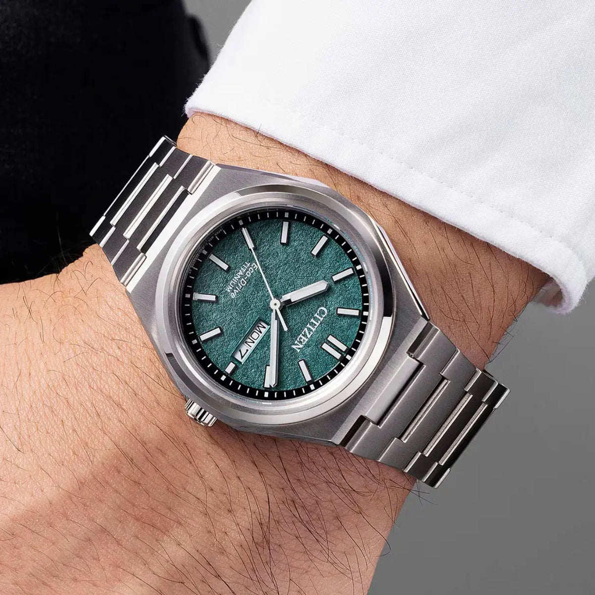 Montre Citizen Eco-Drive Super Titanium Zenshin AW0130-85X